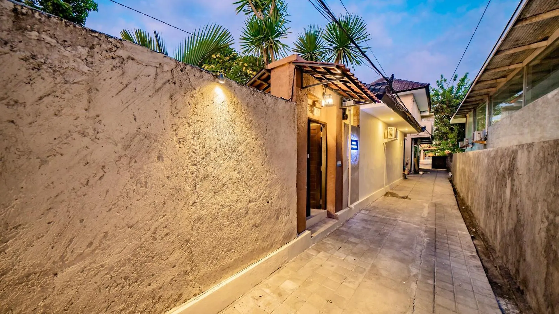 Villa Domino - *New* Luxurious 2Br W/ Pool @Central Seminyak