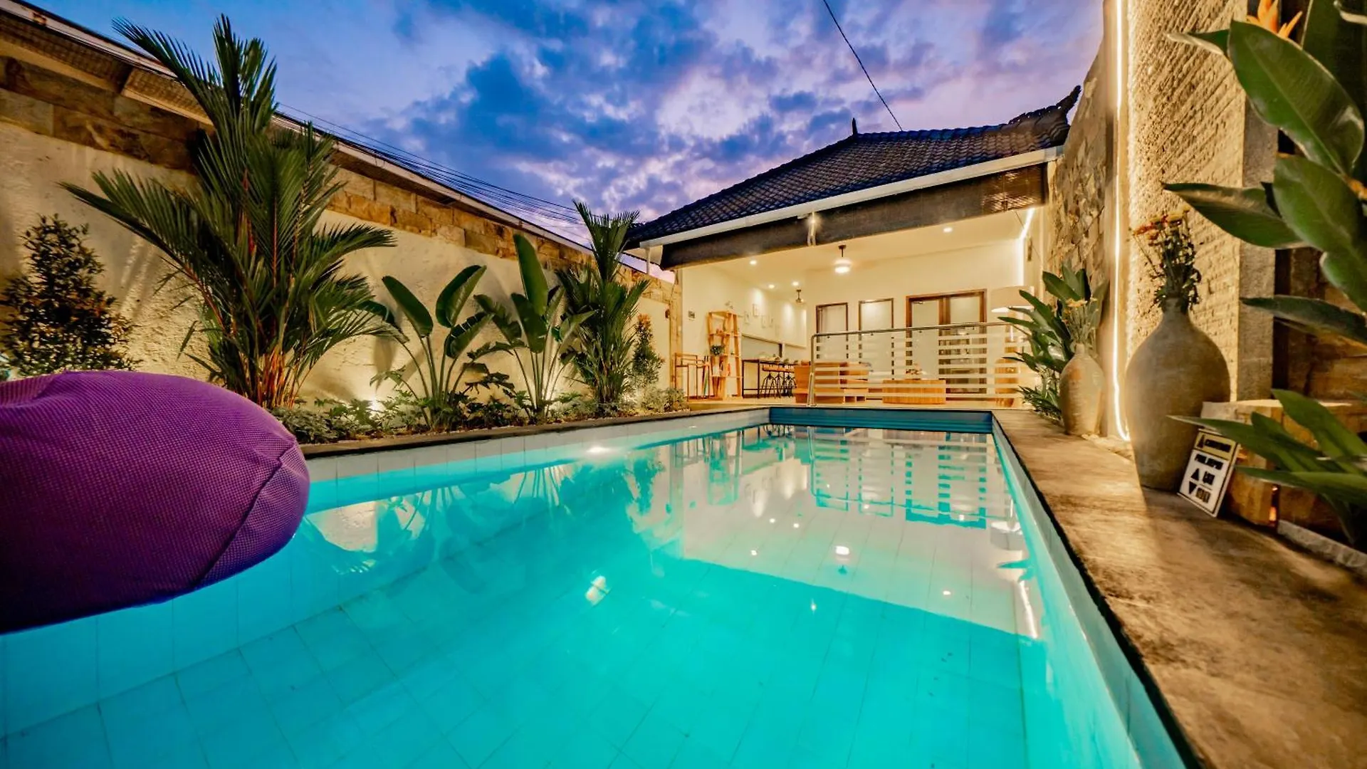 Villa Domino - *New* Luxurious 2Br W/ Pool @Central Seminyak