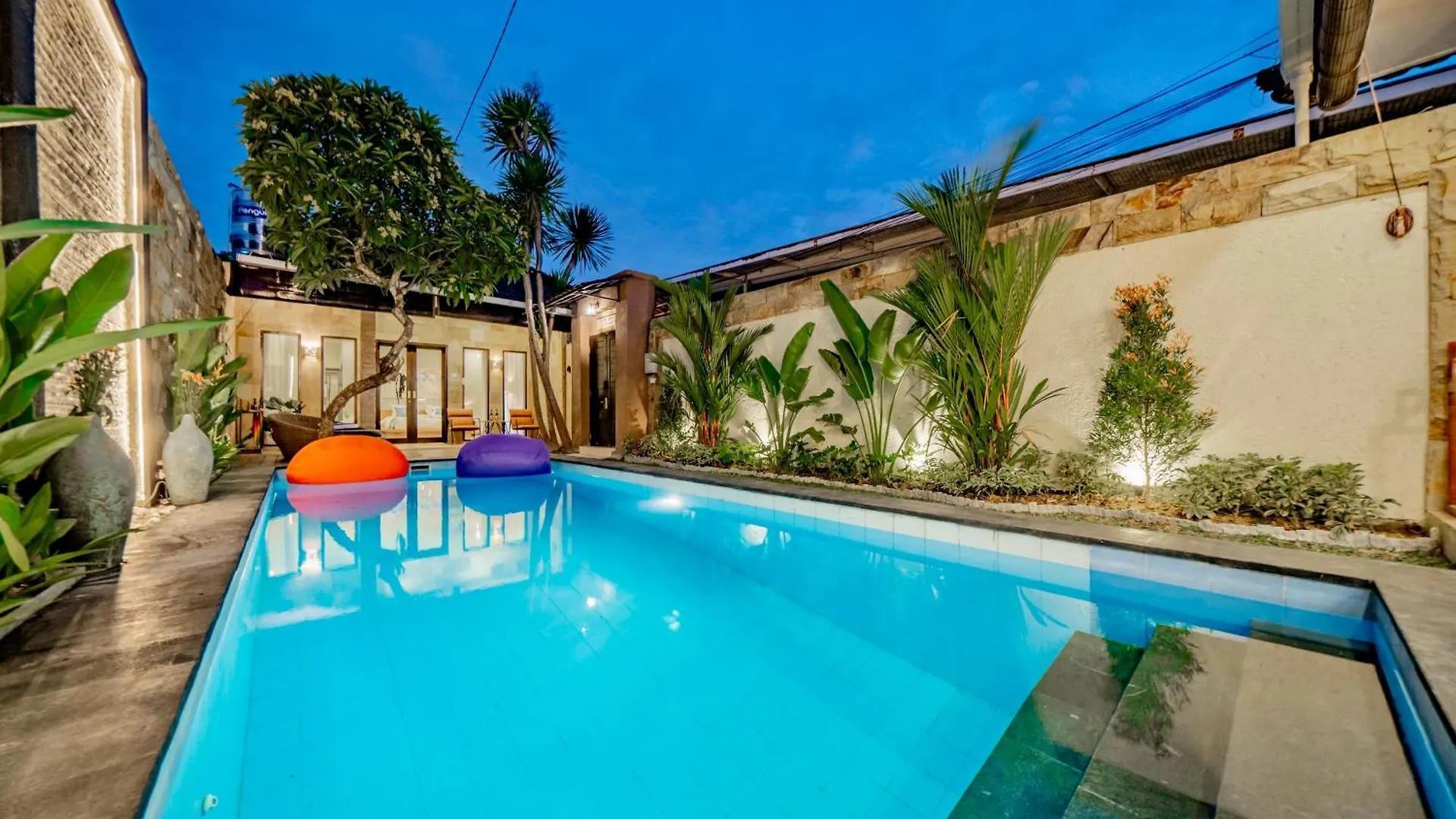 Villa Domino - *New* Luxurious 2Br W/ Pool @Central Seminyak