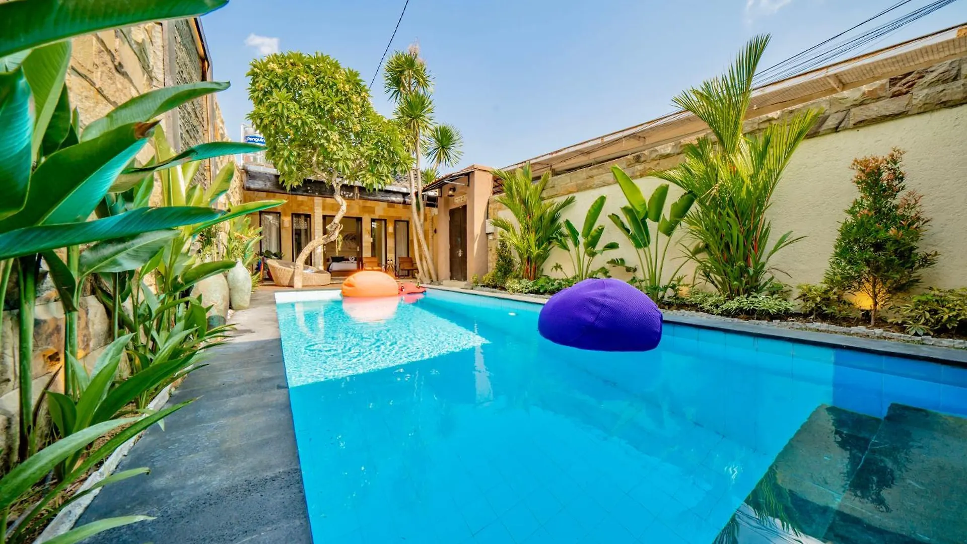 Villa Domino - *New* Luxurious 2Br W/ Pool @Central Seminyak