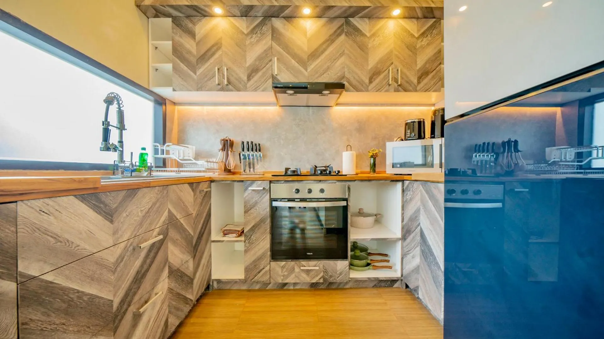 Villa Domino - *New* Luxurious 2Br W/ Pool @Central Seminyak