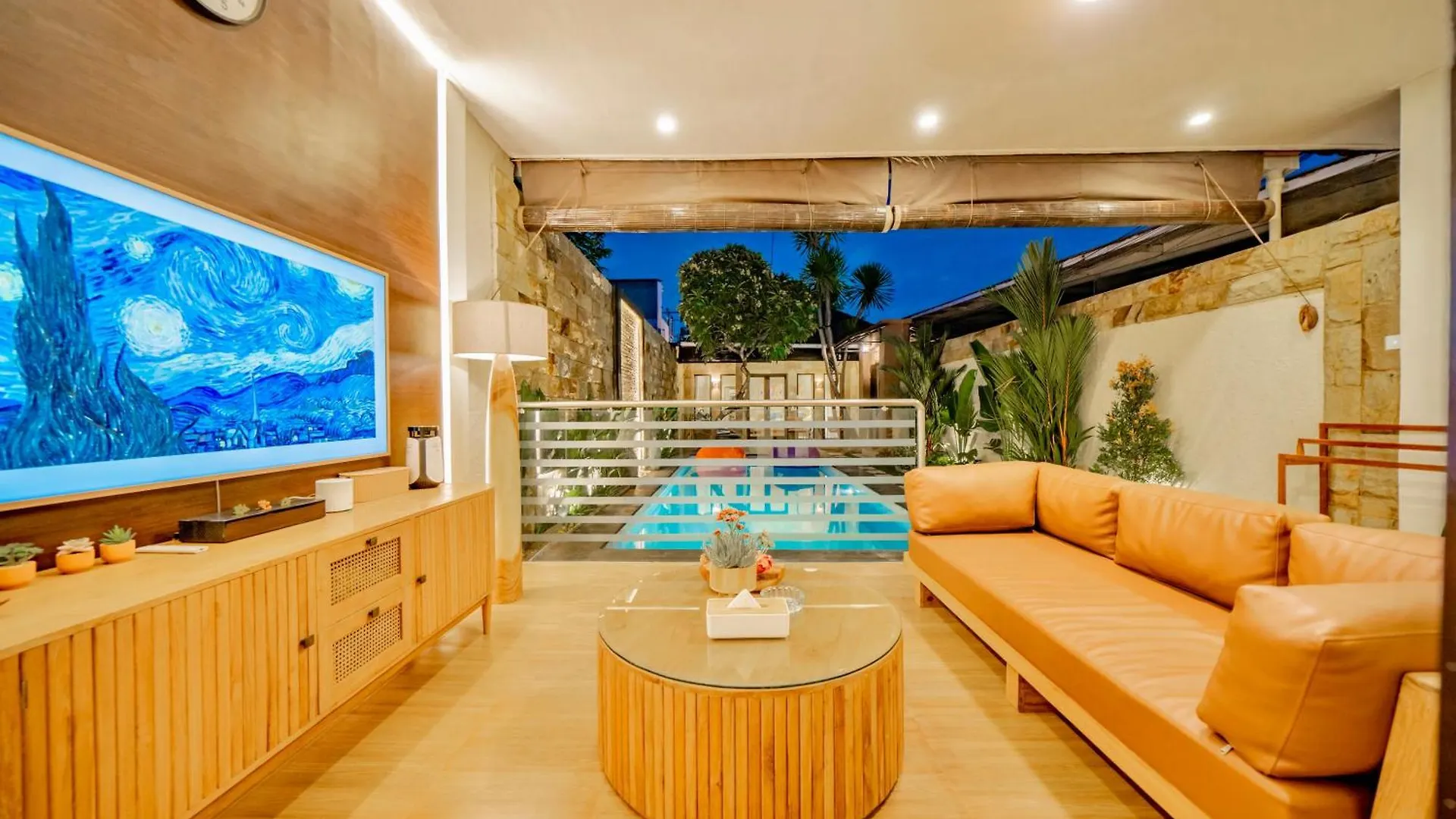 Villa Domino - *New* Luxurious 2Br W/ Pool @Central Seminyak