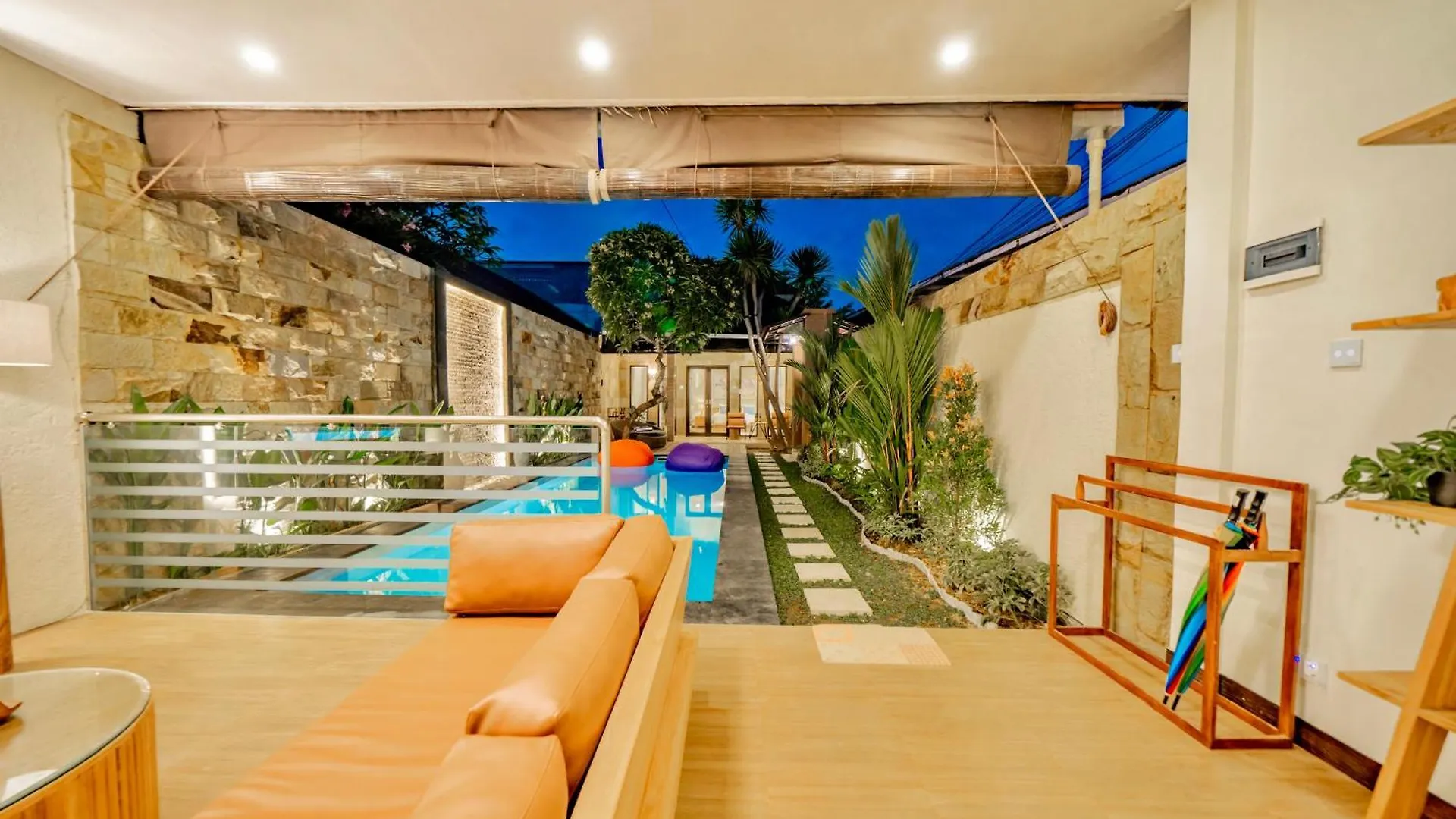 Villa Domino - *New* Luxurious 2Br W/ Pool @Central Seminyak