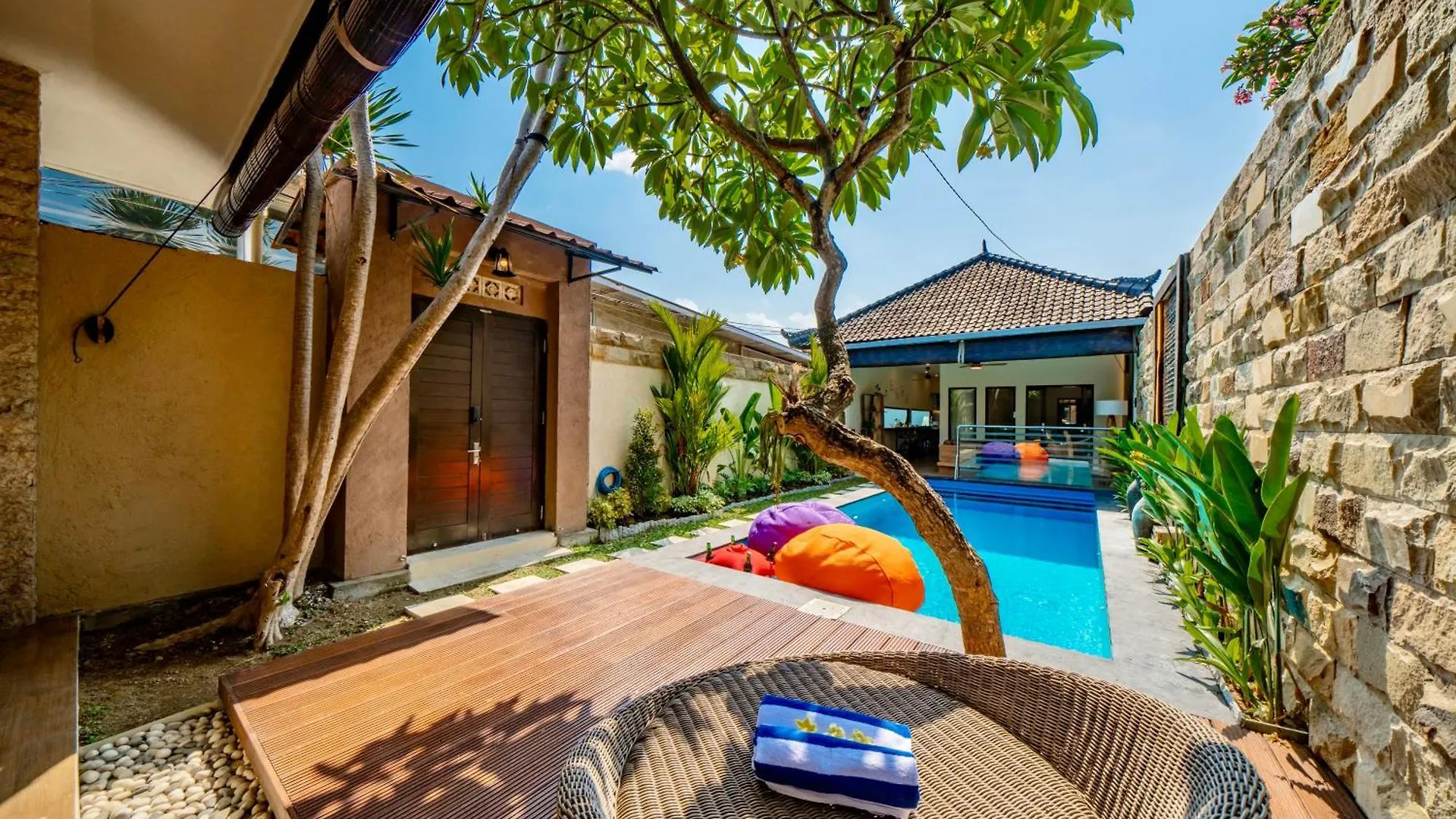 Villa Domino - *New* Luxurious 2Br W/ Pool @Central Seminyak