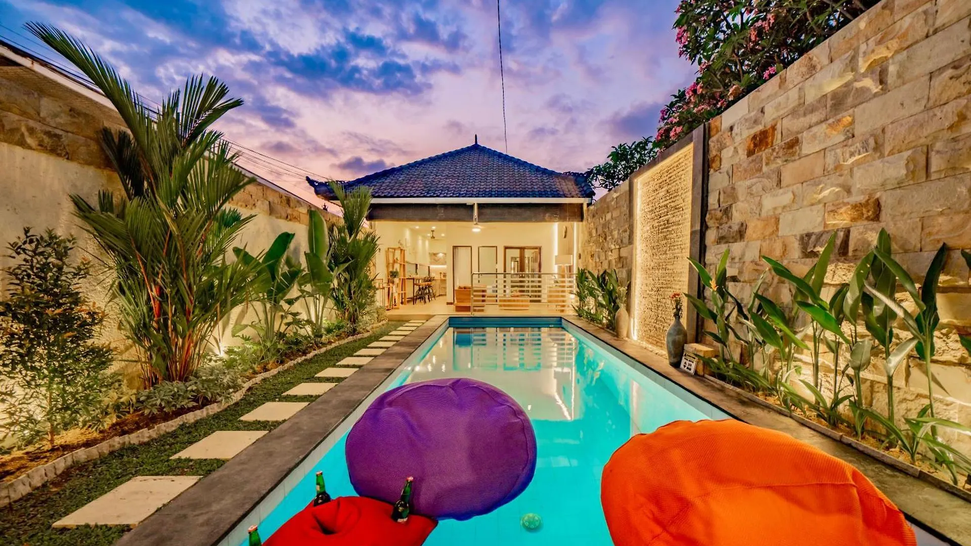 Villa Domino - *New* Luxurious 2Br W/ Pool @Central Seminyak location